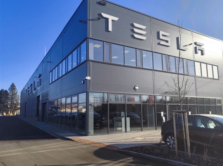 Tesla service Center MINIB konvektory - exterier